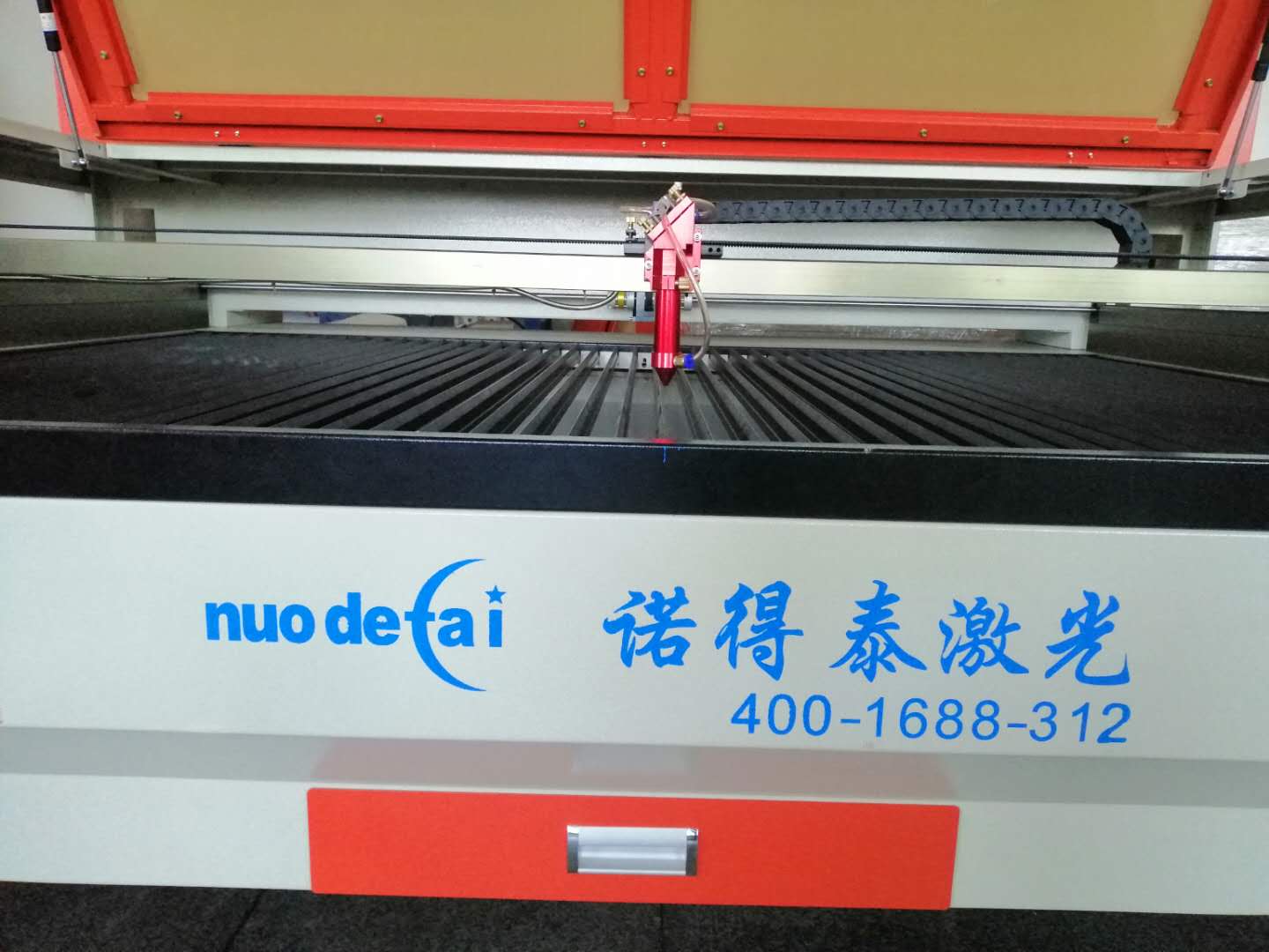 諾得泰布料激光切割機(jī)，廠家供應(yīng)減少差價！