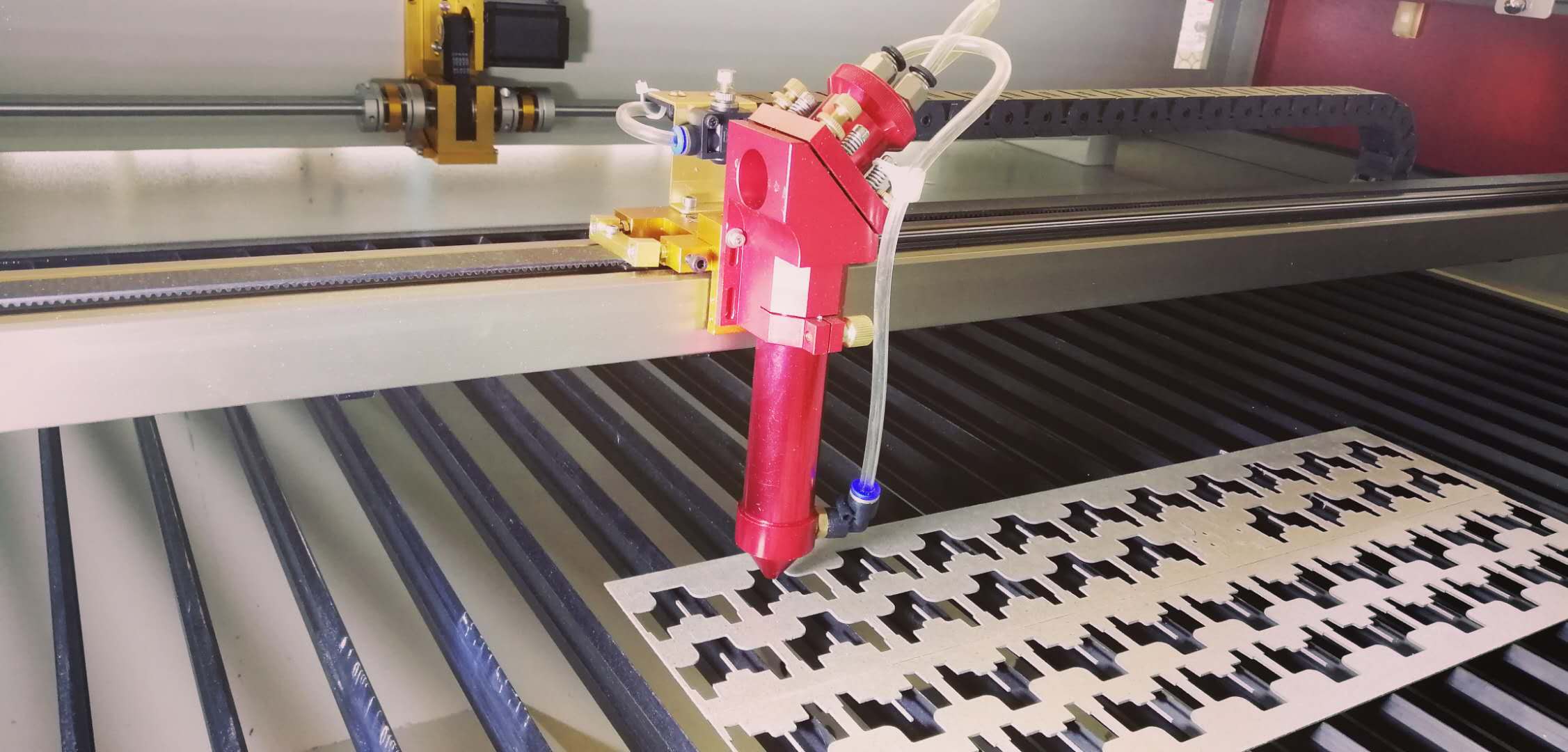 建筑模型你需要一款激光發(fā)割機(jī)，設(shè)備廠家價格不貴