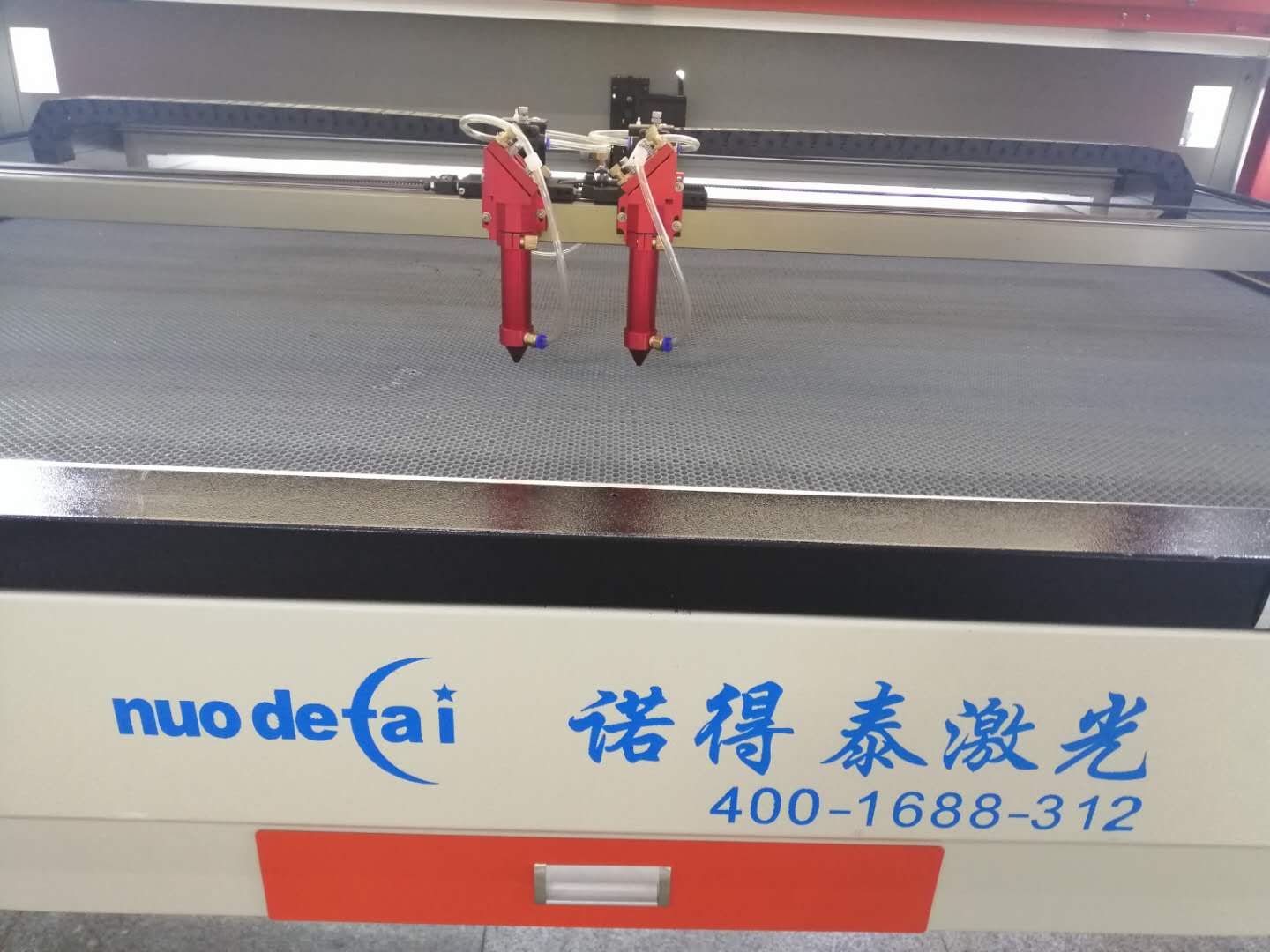 廣東珠海市旅游資源發(fā)達導致廣告工藝禮品激光切割機需求旺盛！