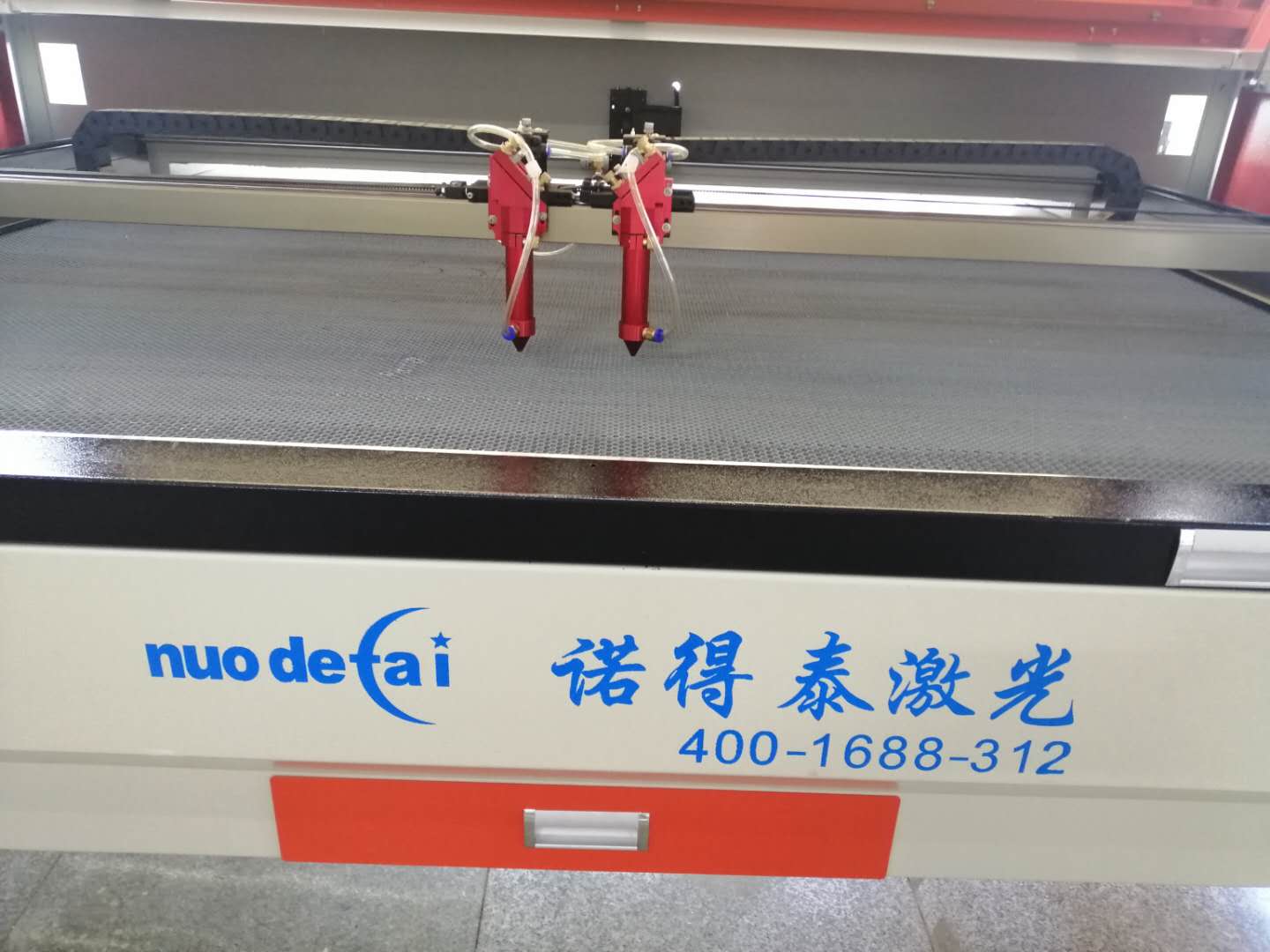 布料激光切割機價格需要多少錢一臺？