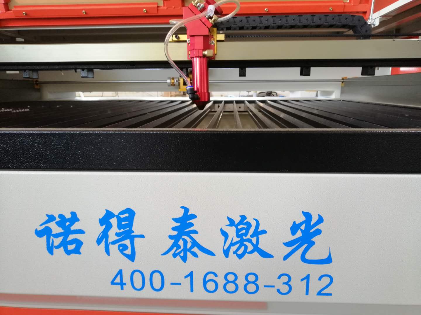 沙發(fā)皮革材料使用激光切割機(jī)鏤空的用途及優(yōu)缺點(diǎn)？